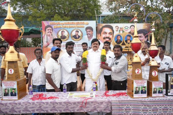 வெற்றிப்பரிசுகளை வழங்கி ஊக்கப்படுத்தினர்